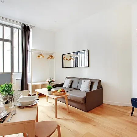 Cmg Place De La Republique / Magenta Appartement