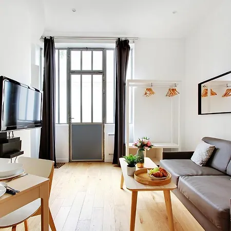 Apartment Cmg Place De La Republique / Magenta
