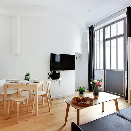 Cmg Place De La Republique / Magenta Apartment